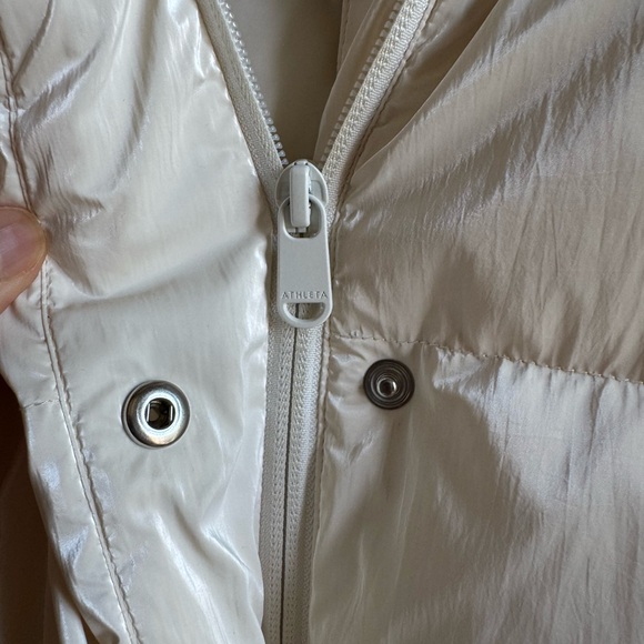 Athleta Summit Cropped Puffer in Off White - Picture 4 of 6